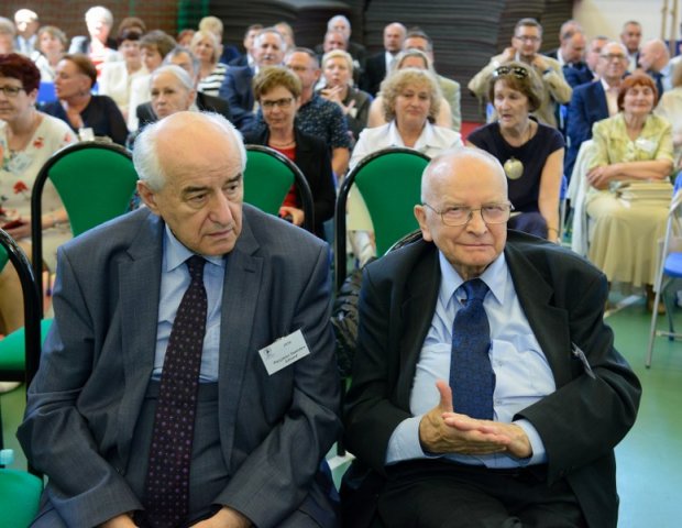 Jubileusz 100-lecia Szkoły - „Wspomnień czar” - część artystyczna podczas uroczystych obchodów Jubileuszu Szkoły